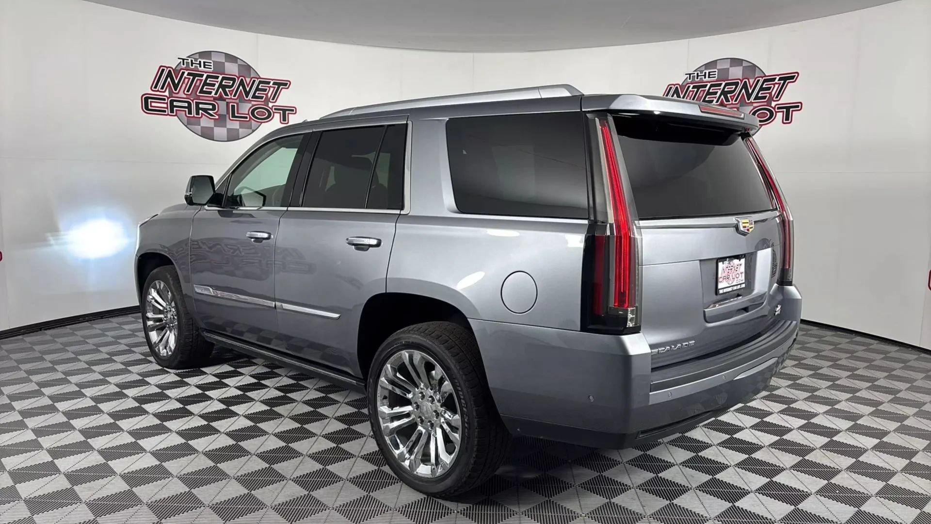 Used 2020 Cadillac Escalade Premium Luxury w/ LPO, Radiant Package AWD/4WD image 5