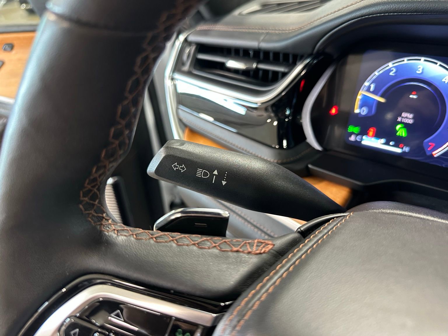 Used 2024 Jeep Grand Cherokee Summit AWD/4WD image 22