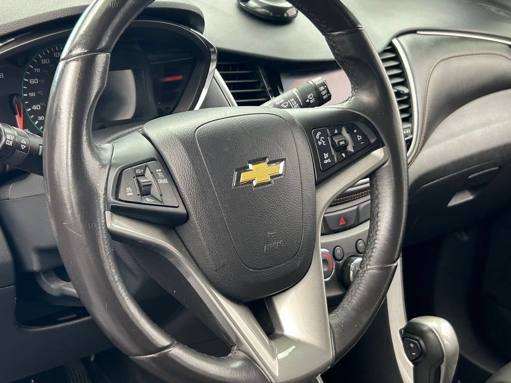 Used 2021 Chevrolet Trax LT w/ LT Convenience Package FWD image 39
