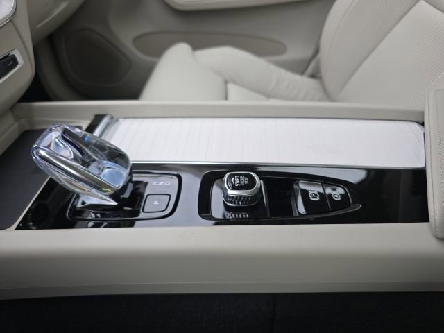 New 2026 Volvo XC60 T8 Ultra w/ Climate Package image 30