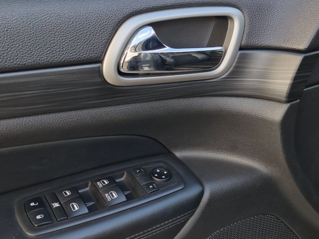 Used 2019 Jeep Grand Cherokee Altitude RWD image 2