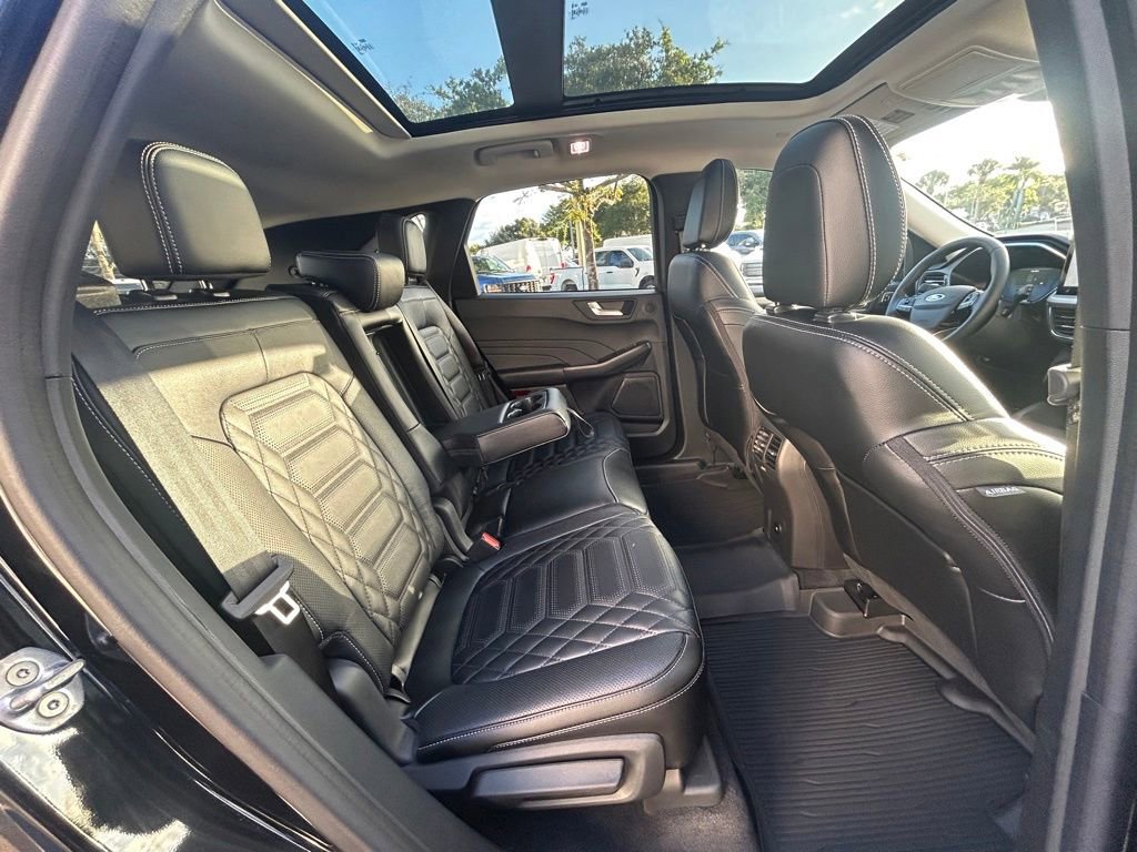 Certified 2024 Ford Escape SE w/ PHEV Premium Package FWD image 32