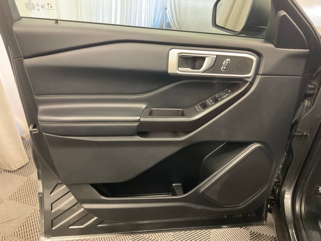 Used 2020 Ford Explorer XLT w/ Equipment Group 202A AWD/4WD image 10