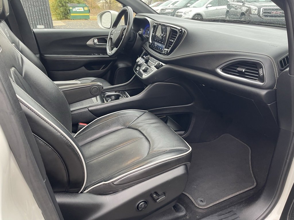 Used 2021 Chrysler Pacifica Limited w/ S Appearance Package image 38