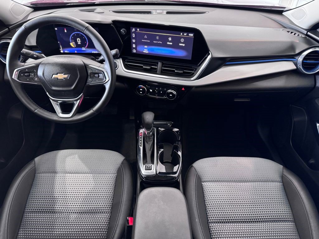 Certified 2025 Chevrolet Trax LT w/ LT Convenience Package image 9