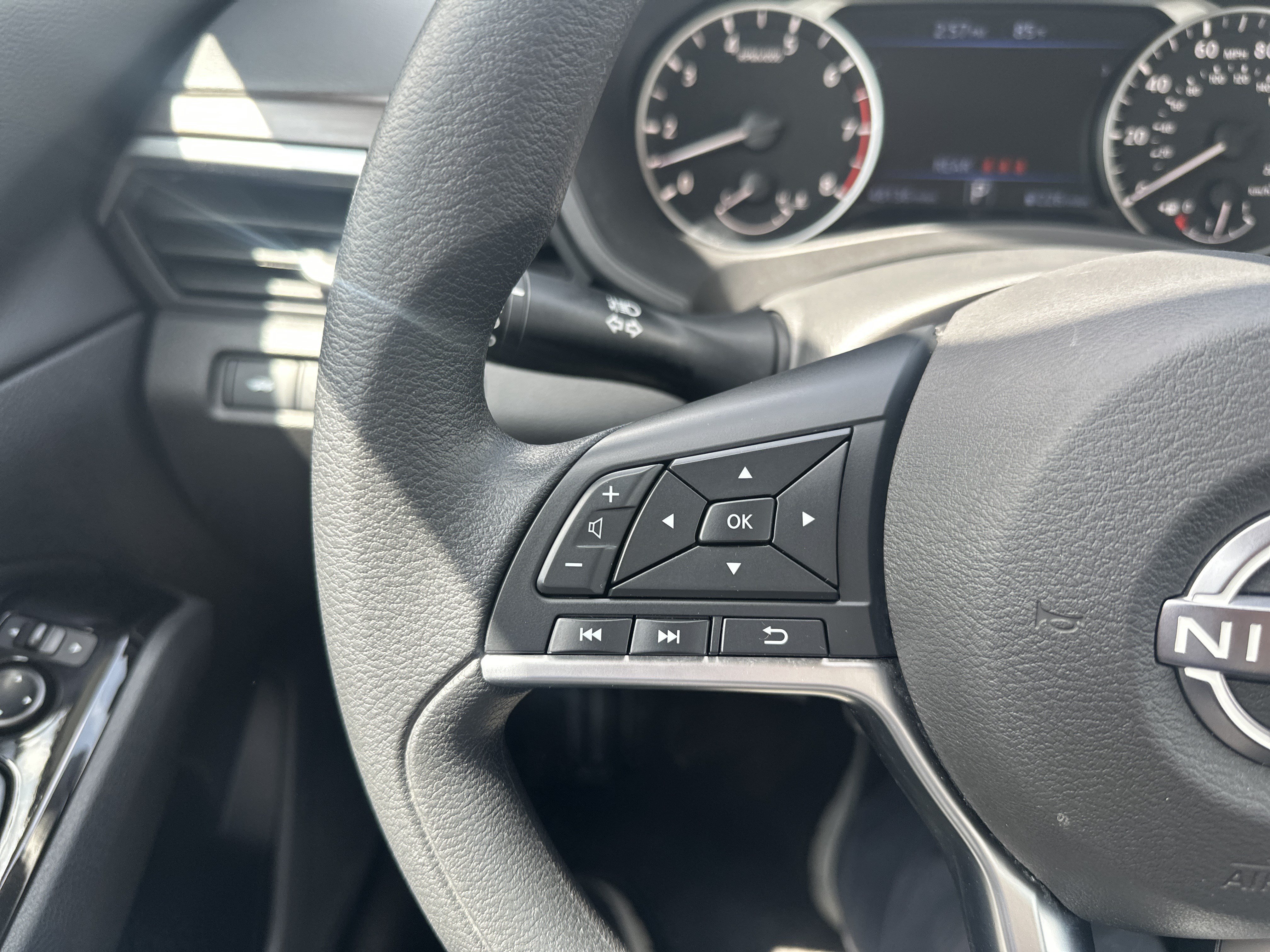Used 2023 Nissan Altima 2.5 SV FWD image 21