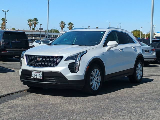 Used 2021 Cadillac XT4 Luxury w/ Cold Weather Package FWD image 4