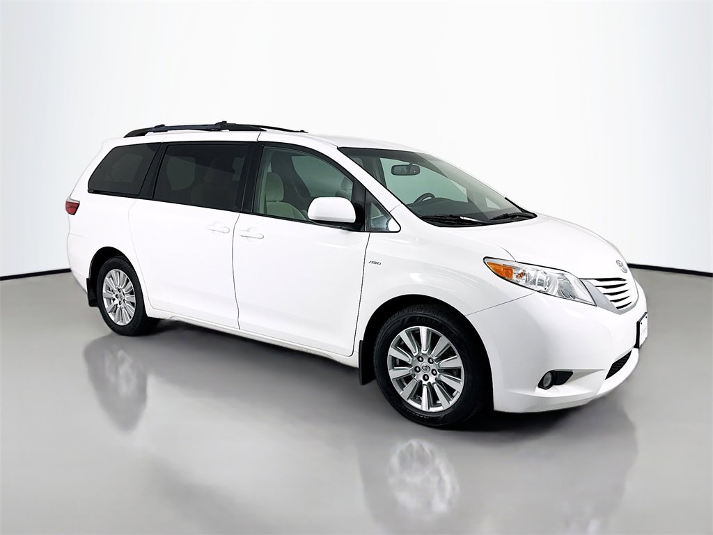 Used 2017 Toyota Sienna LE image 7