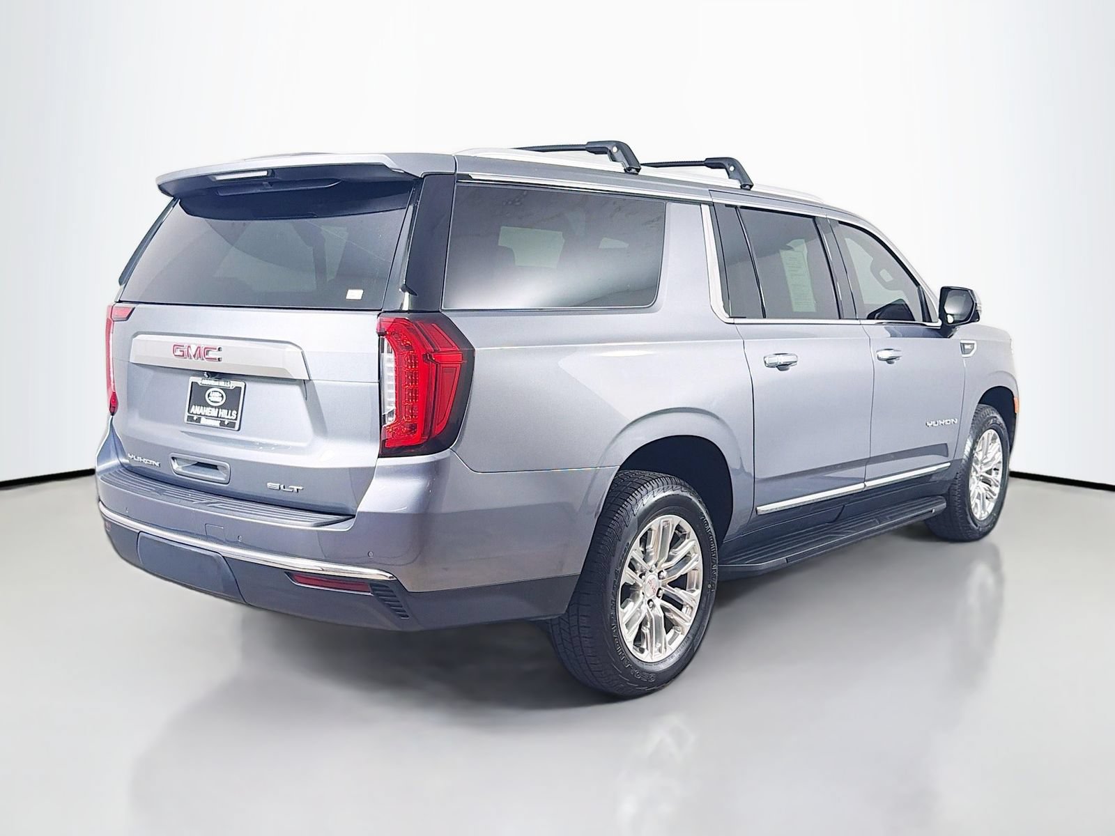 Used 2022 GMC Yukon XL SLT w/ SLT Premium Package AWD/4WD image 5