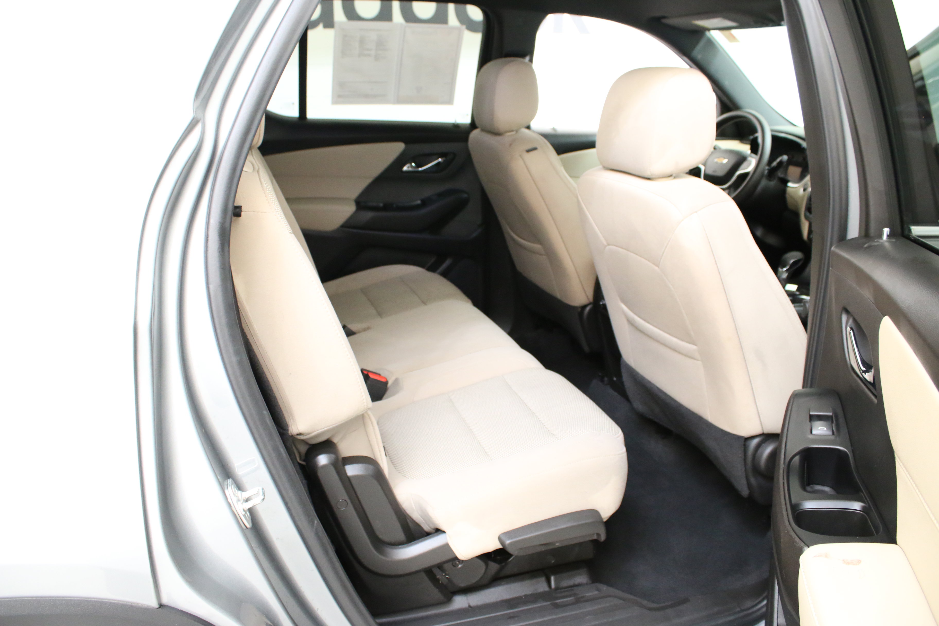 Used 2023 Chevrolet Traverse LS FWD image 31