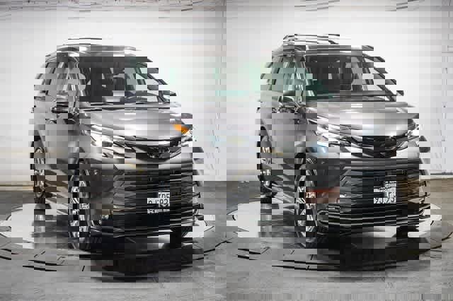 Certified 2023 Toyota Sienna Platinum image 6