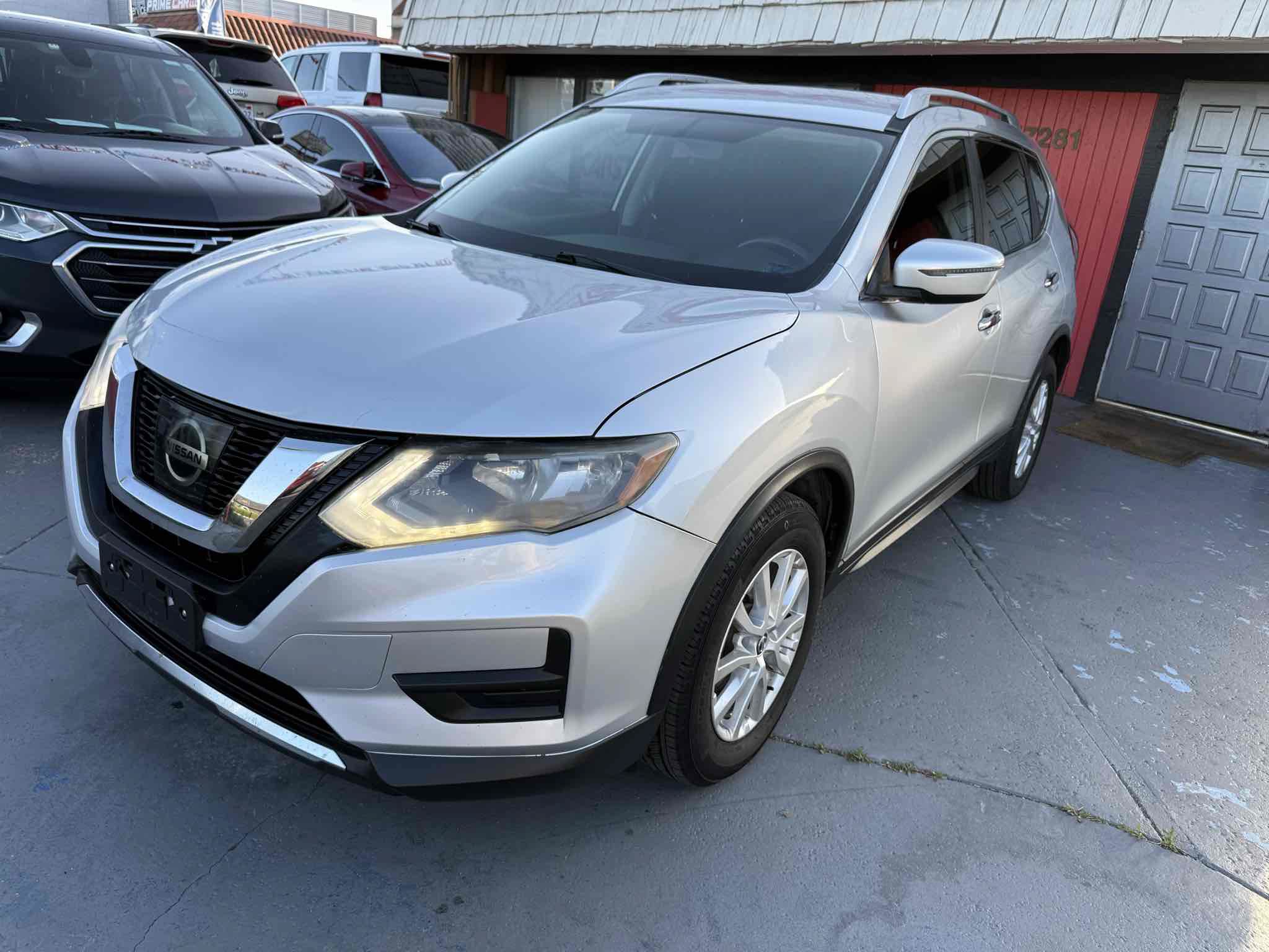 Used 2017 Nissan Rogue SV FWD image 19