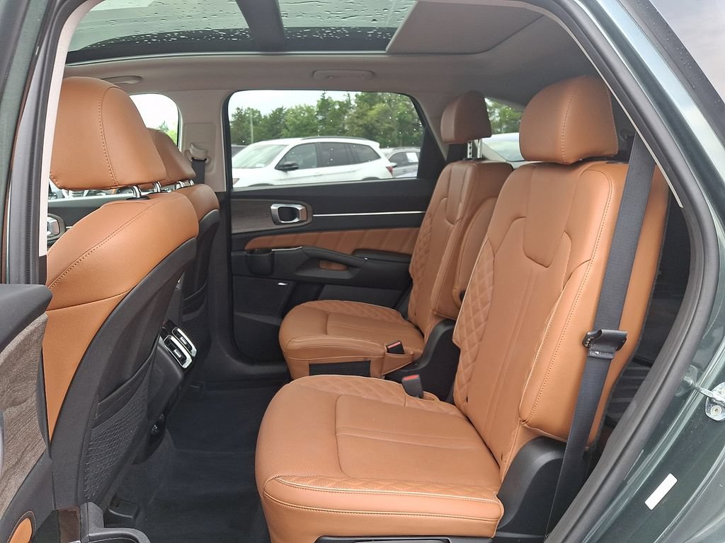 Used 2022 Kia Sorento SX Prestige w/ Rust Color Package AWD/4WD image 10