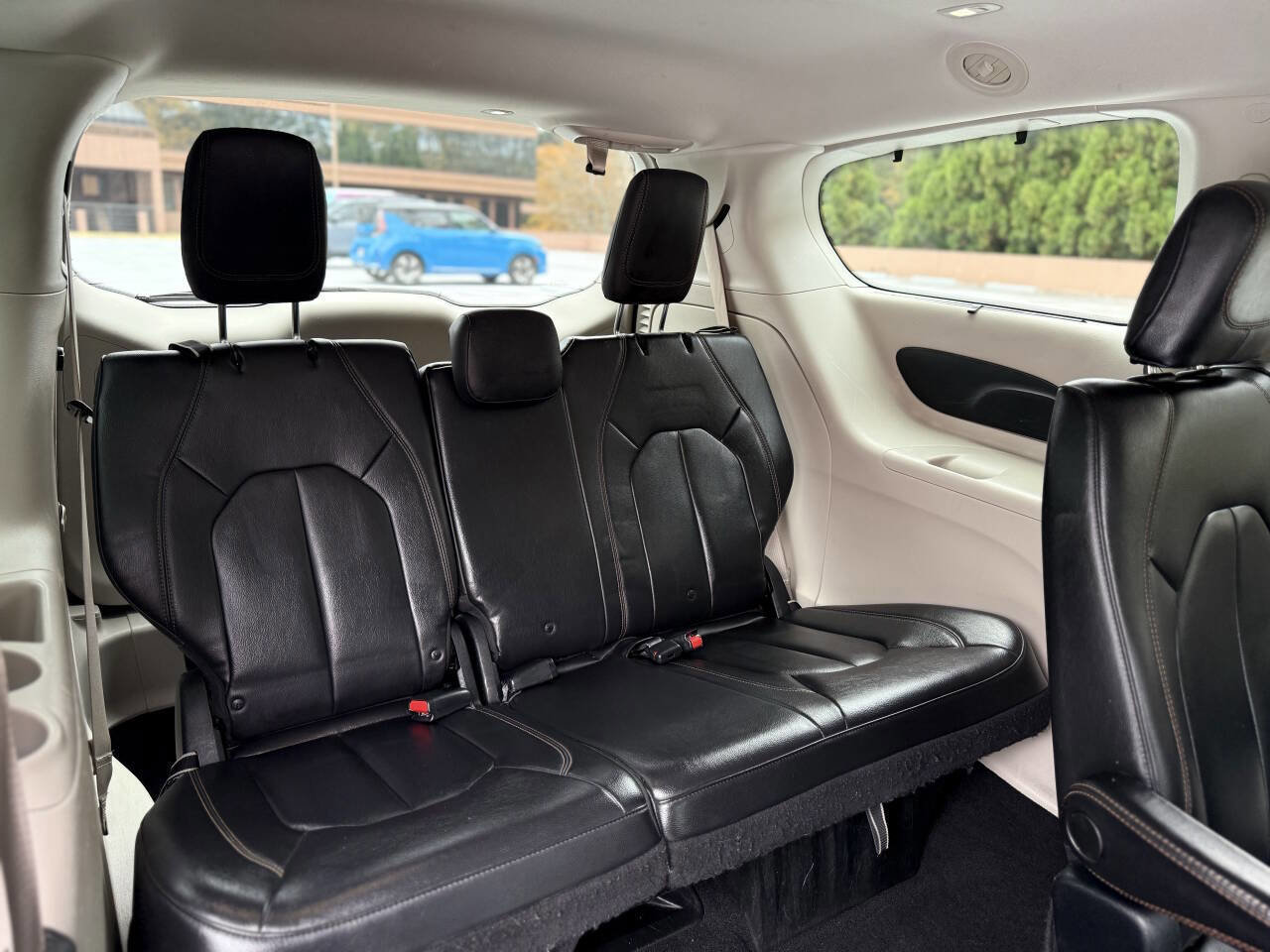 Used 2017 Chrysler Pacifica Touring-L image 24