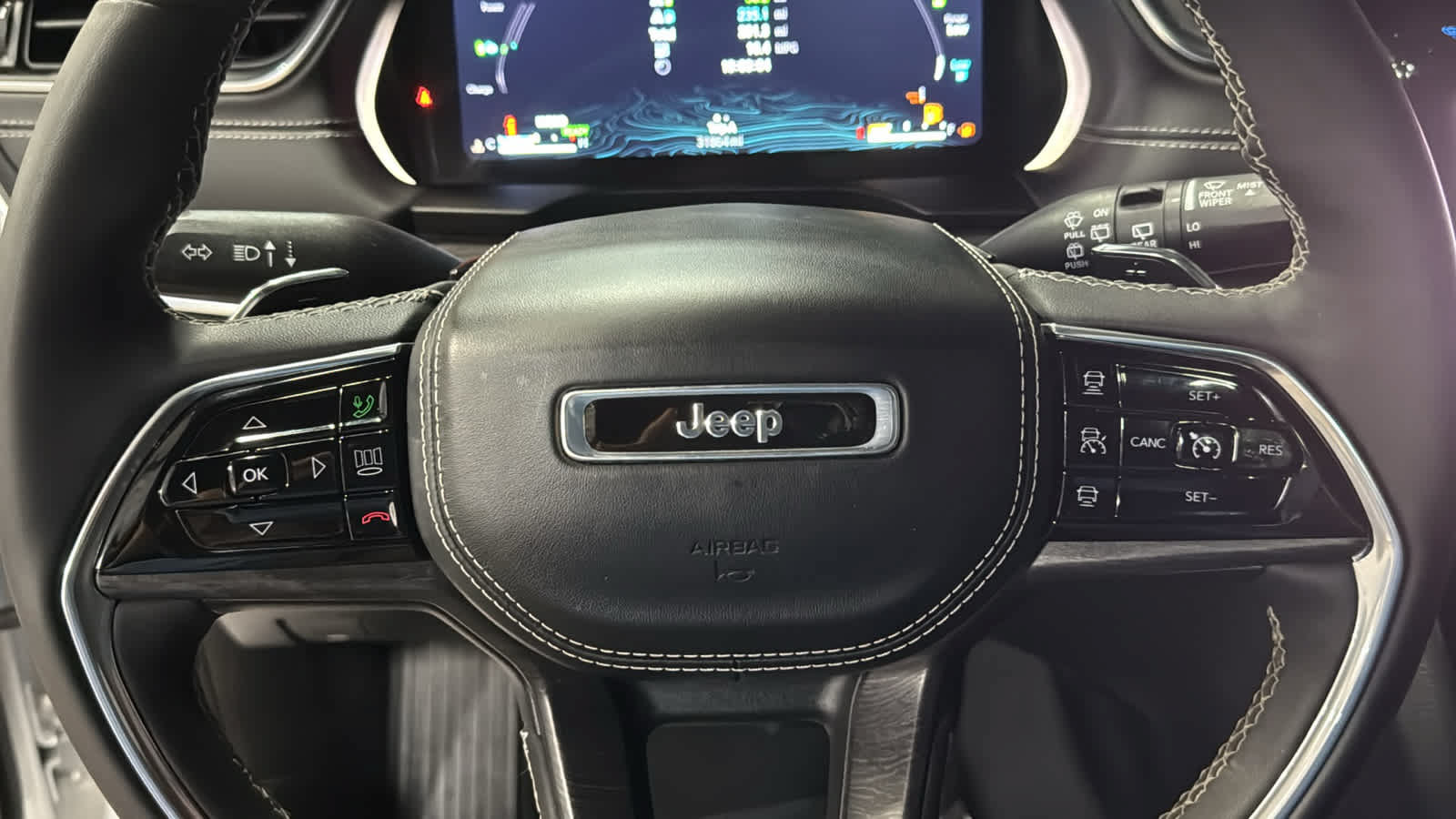Used 2023 Jeep Grand Cherokee Overland AWD/4WD image 11