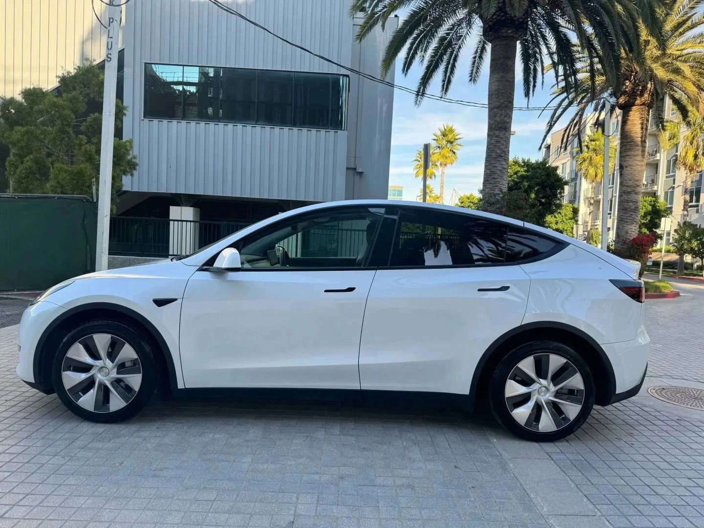 Used 2021 Tesla Model Y Long Range image 4