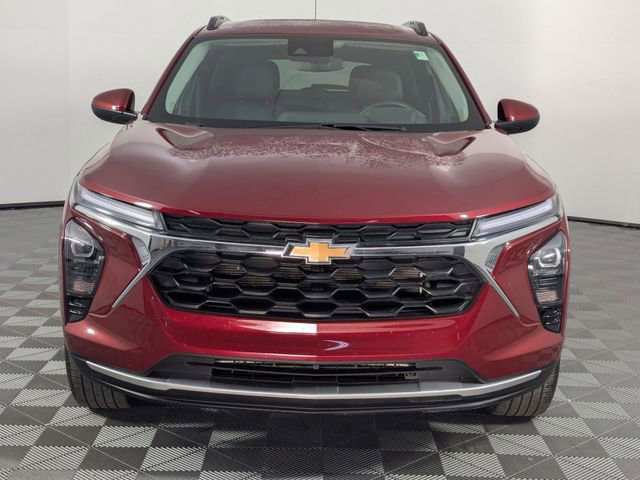 Used 2025 Chevrolet Trax LT w/ LT Convenience Package image 3