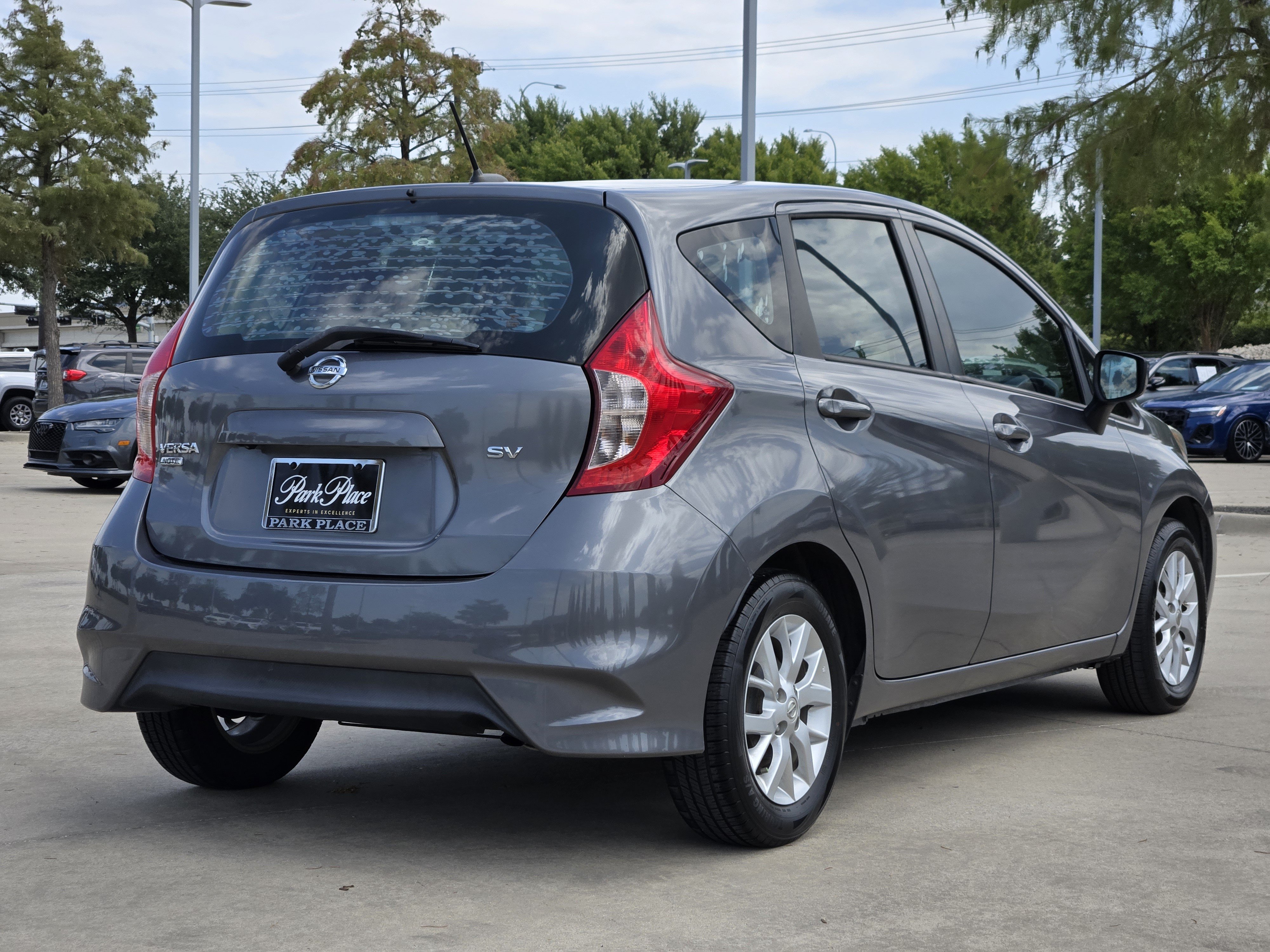 Used 2017 Nissan Versa Note SV w/ SV Appearance Package FWD image 5