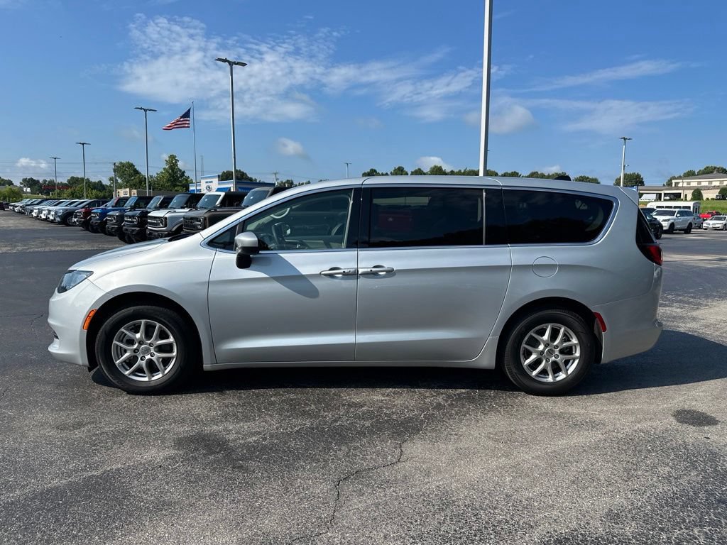Used 2023 Chrysler Voyager LX FWD image 6