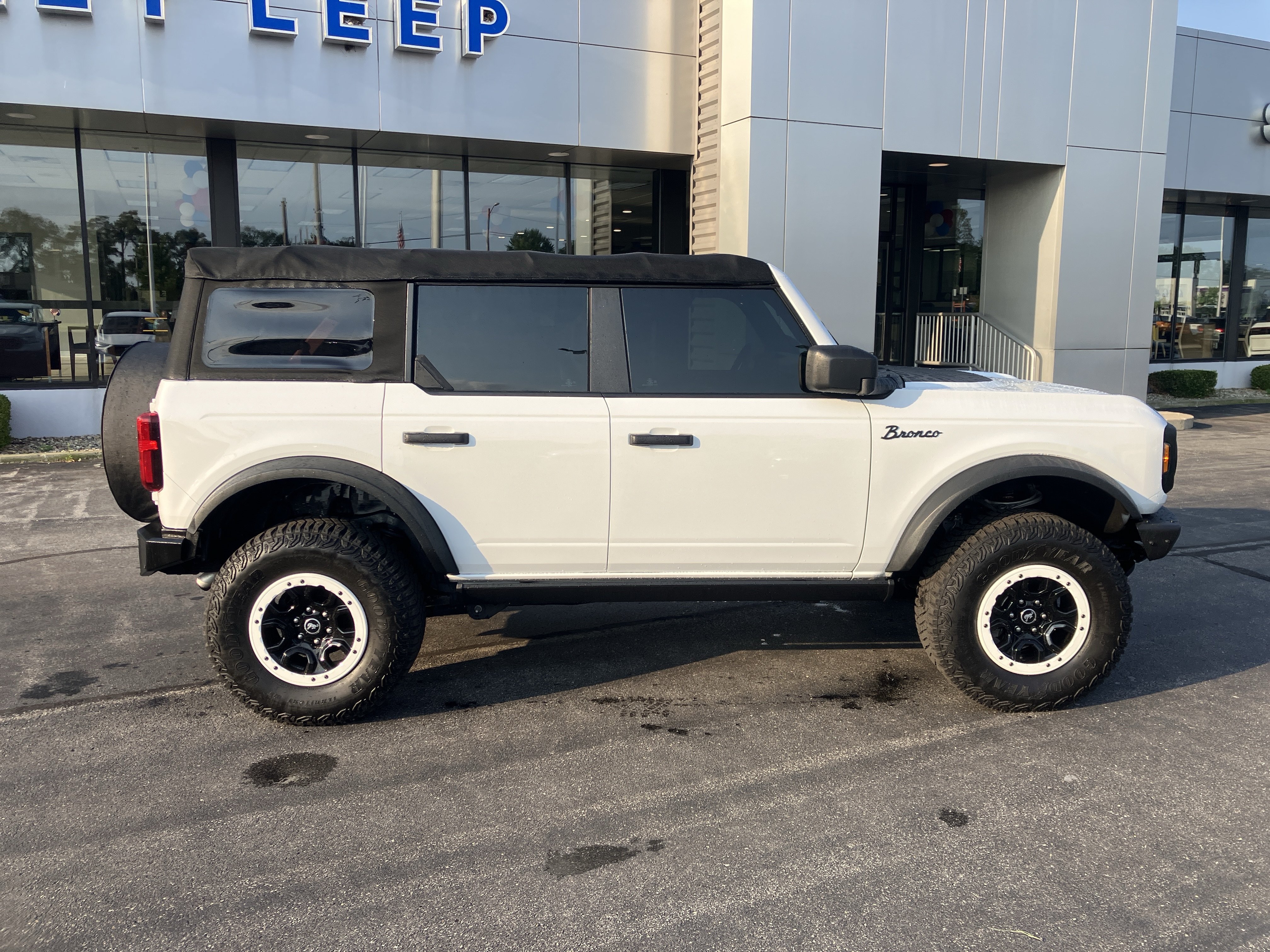 Used 2022 Ford Bronco 4-Door w/ Sasquatch Package AWD/4WD image 8