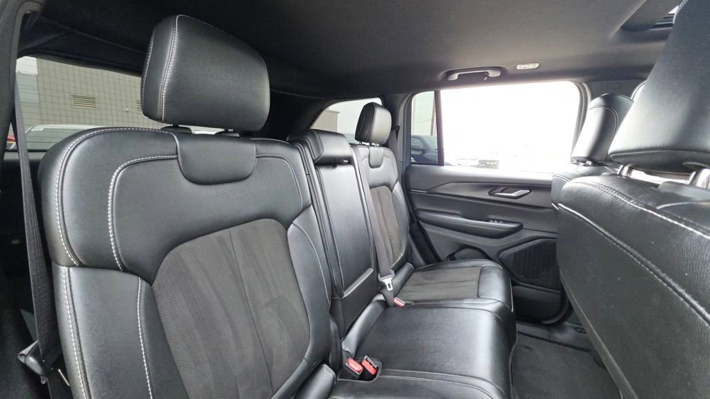 Used 2023 Jeep Grand Cherokee Altitude AWD/4WD image 14