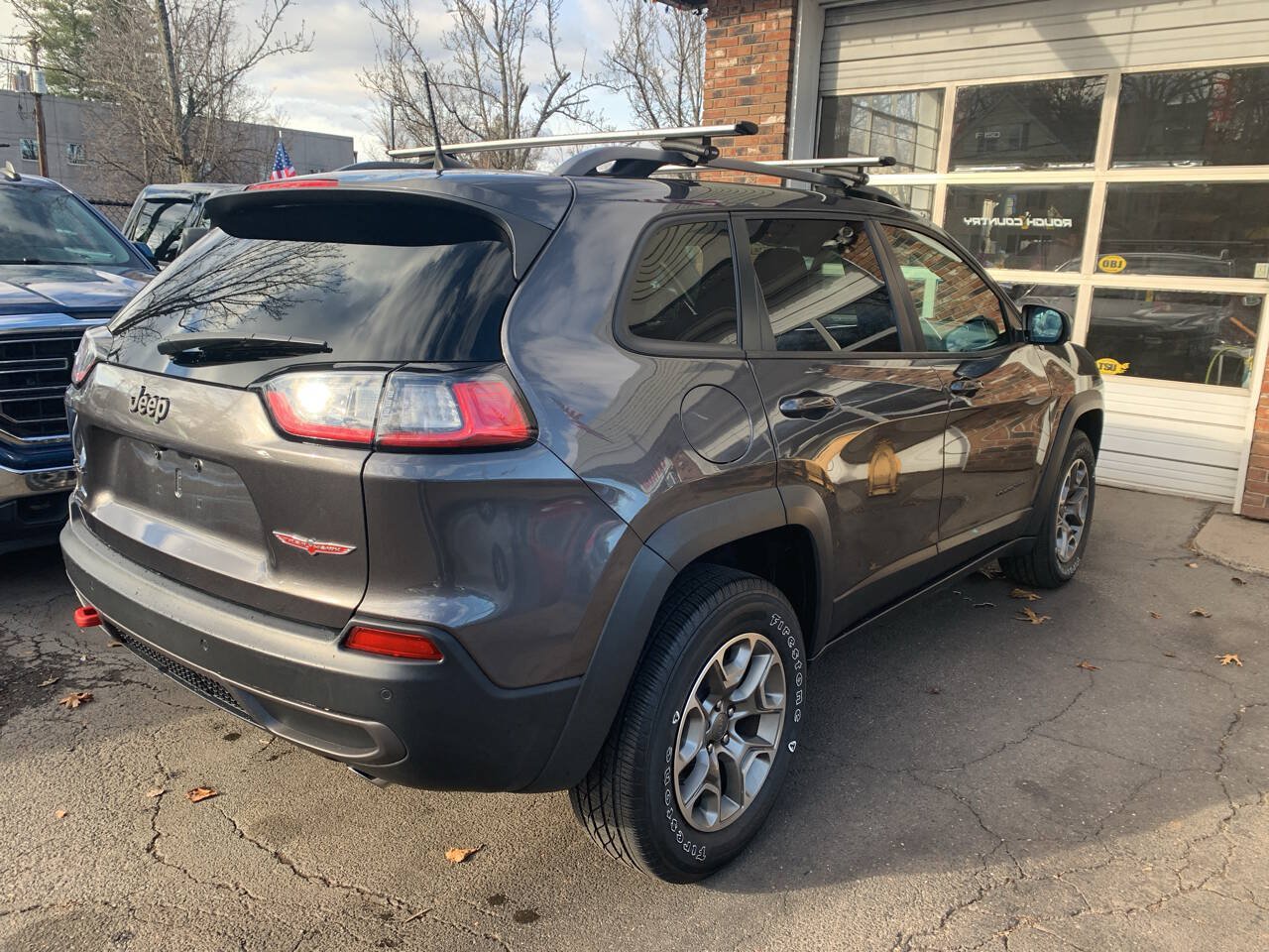Used 2020 Jeep Cherokee Trailhawk AWD/4WD image 3