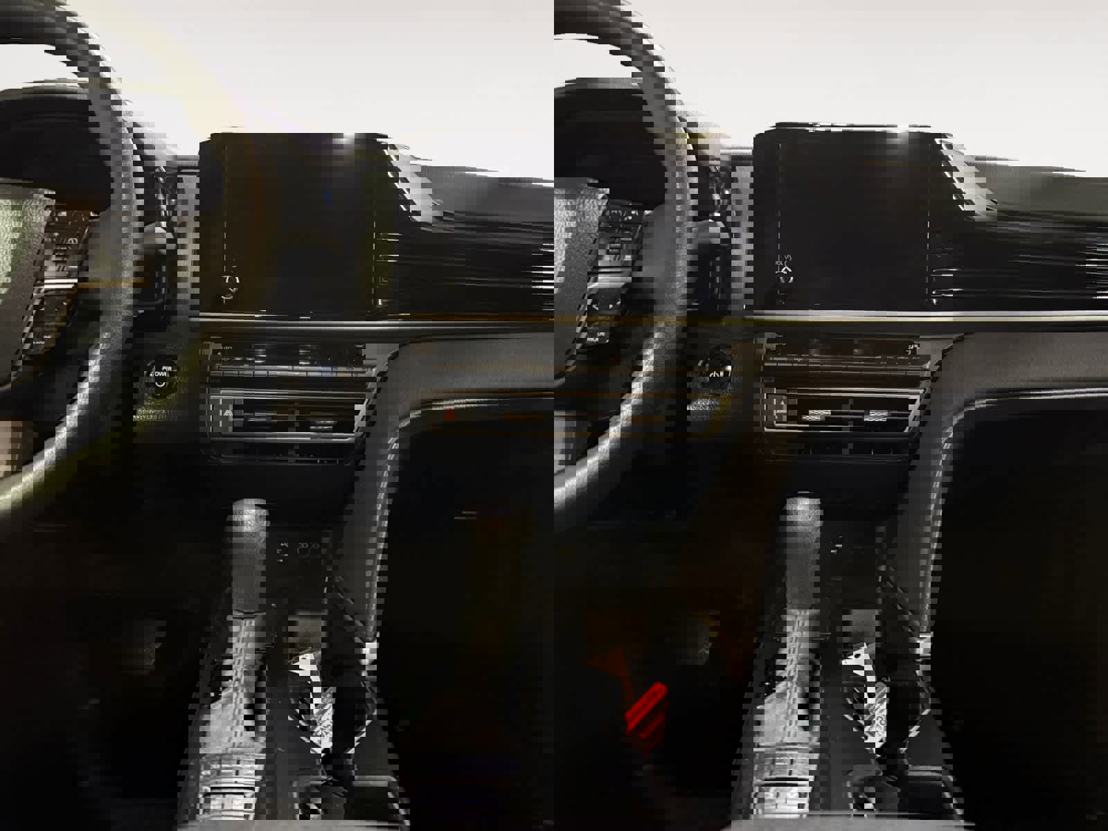 Used 2025 Toyota Camry LE image 13