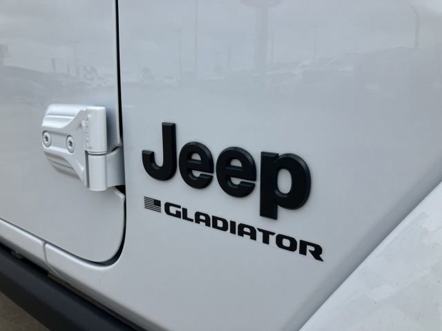 Used 2025 Jeep Gladiator Sport AWD/4WD image 11