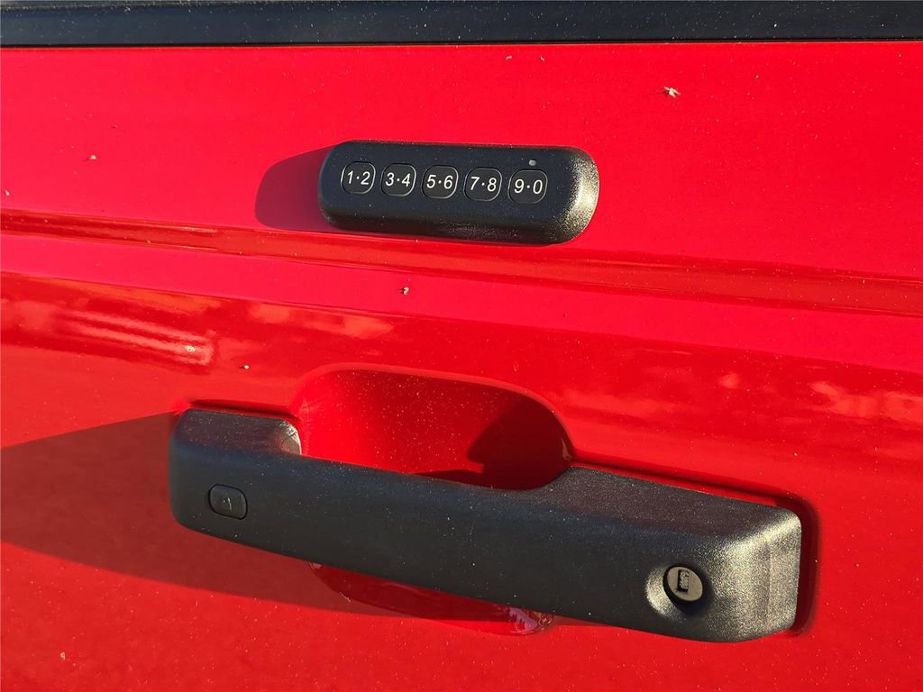 Used 2023 Ford Bronco Wildtrak image 9