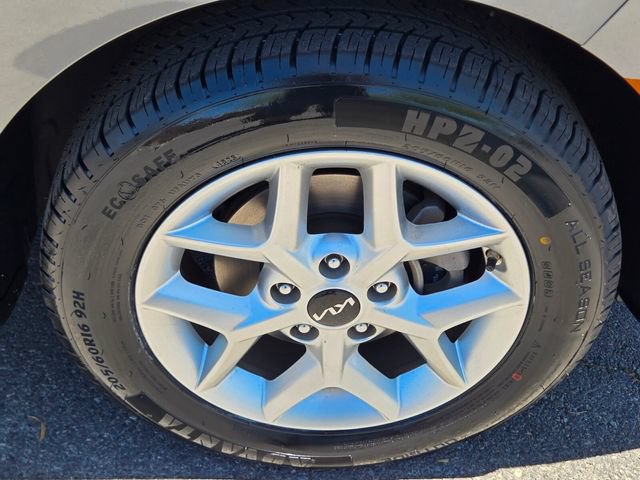 Used 2024 Kia Soul LX w/ Option Group 015 FWD image 9