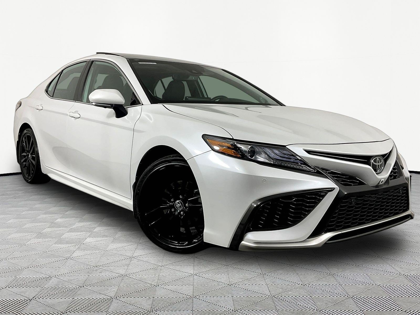 Used 2024 Toyota Camry XSE w/ Navigation Package FWD image 3