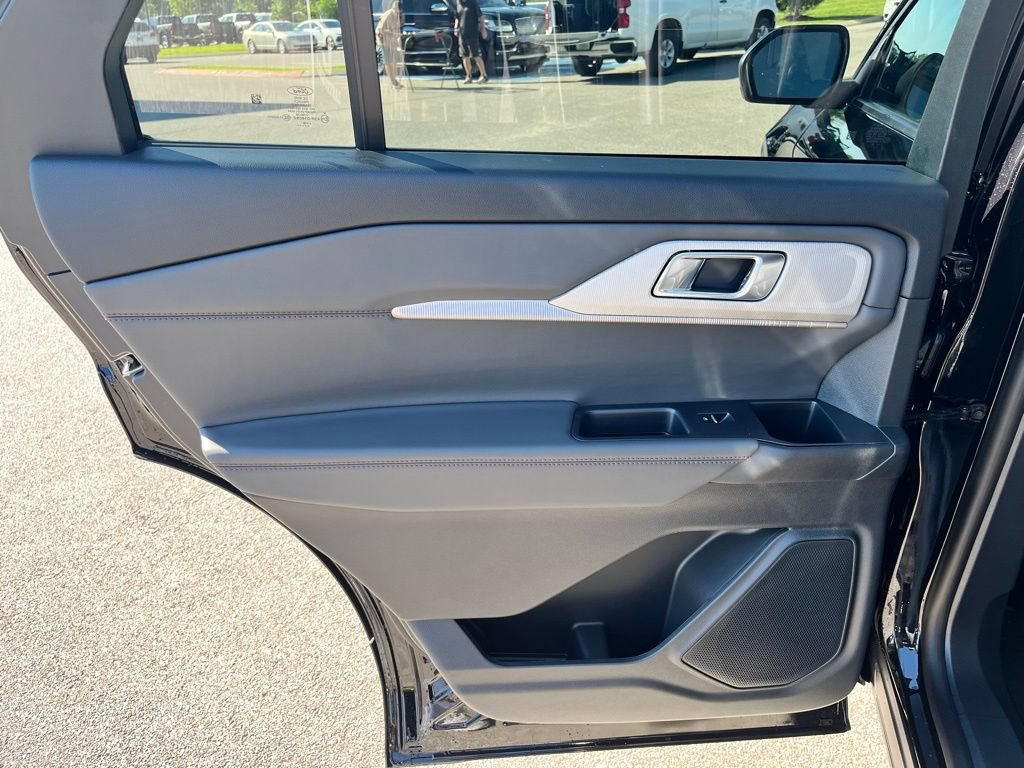 New 2026 Ford Explorer Active RWD image 11