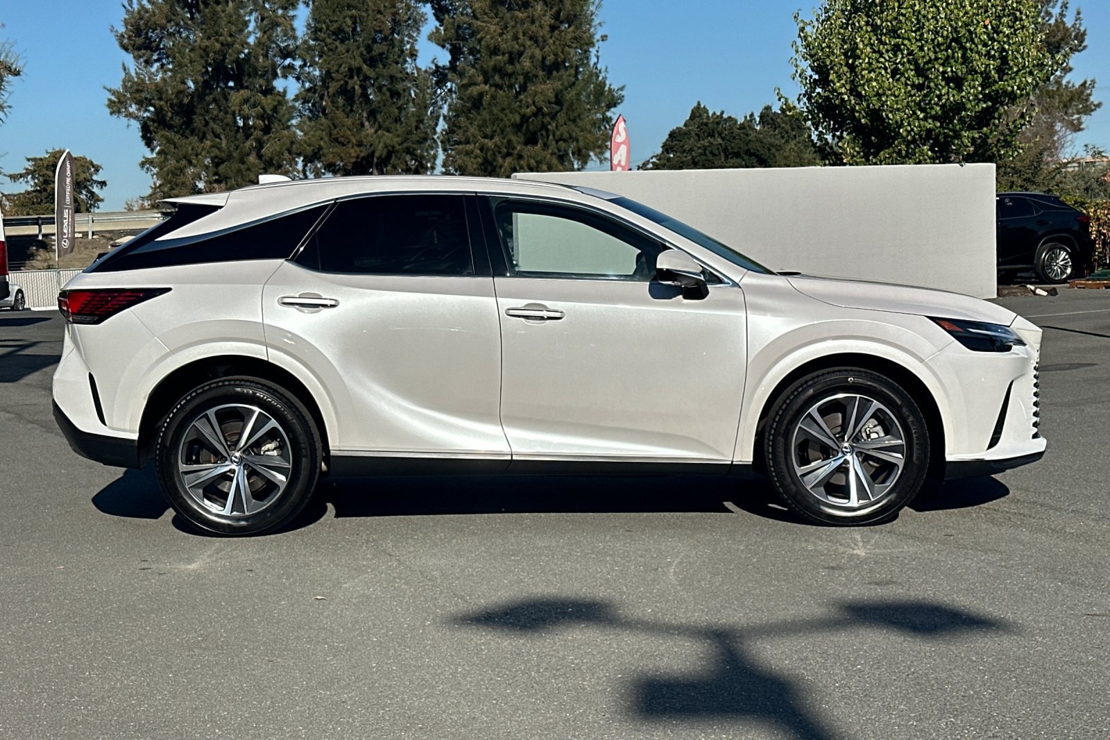 Used 2024 Lexus RX 350 Premium w/ Convenience Package AWD/4WD image 3