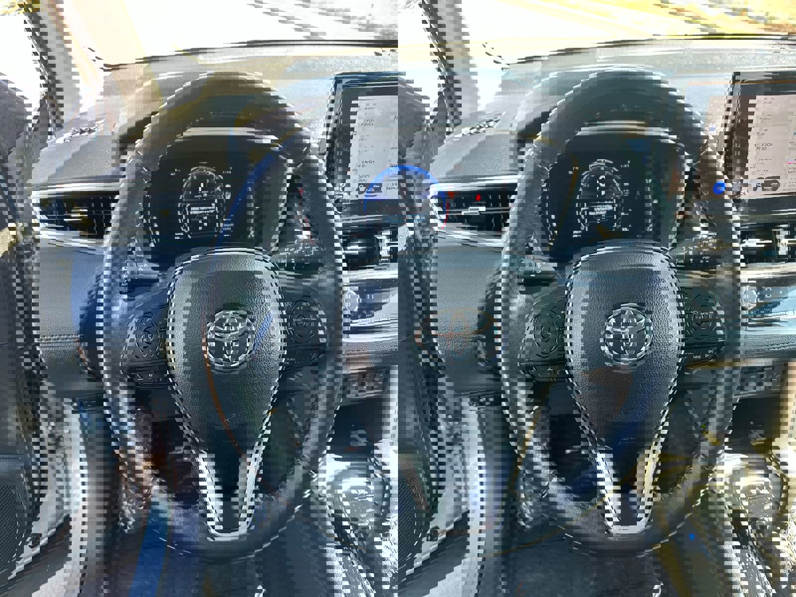 Used 2023 Toyota Corolla Cross XLE image 14