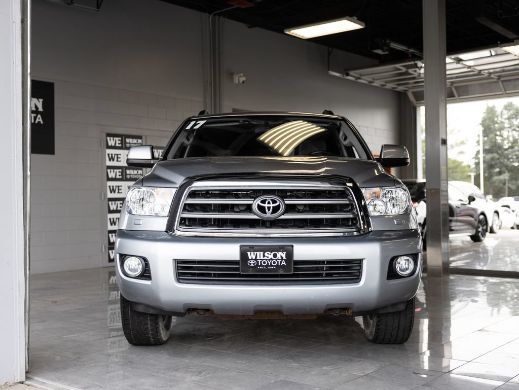 Used 2017 Toyota Sequoia SR5 AWD/4WD image 3