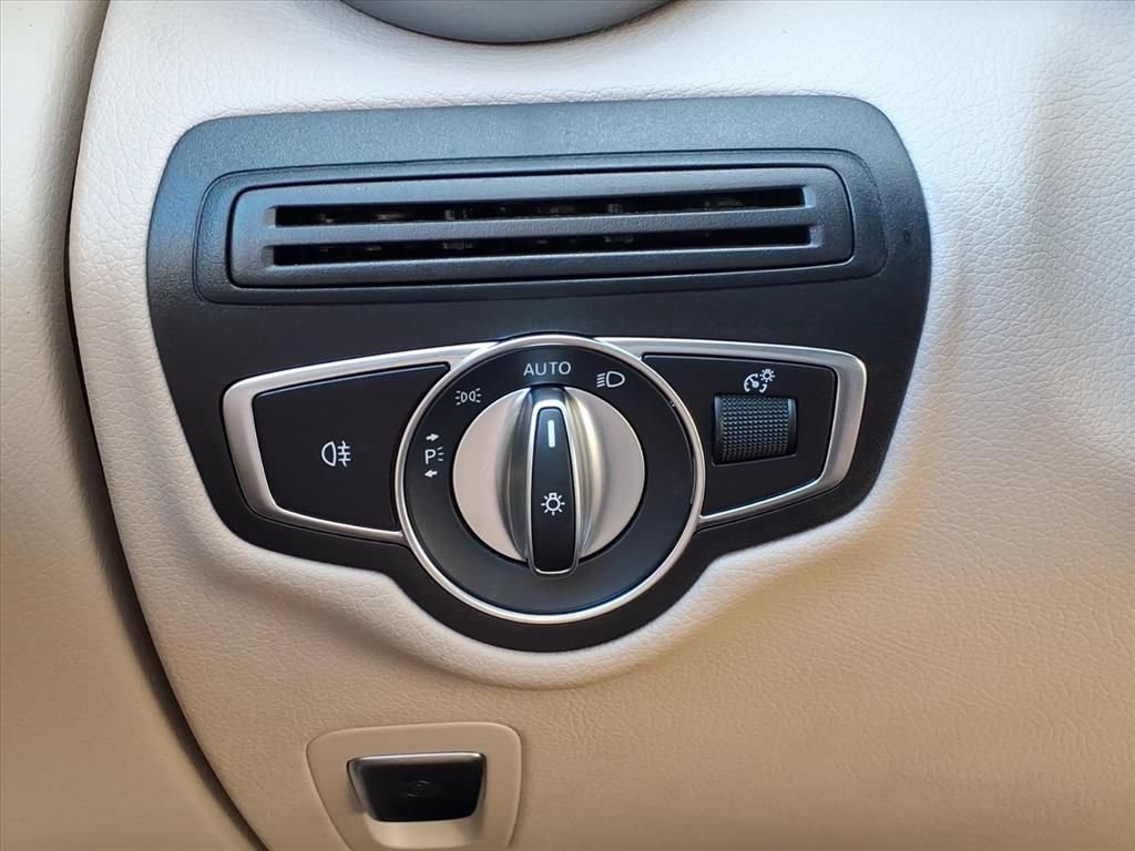 Used 2021 Mercedes-Benz GLC 300 image 21