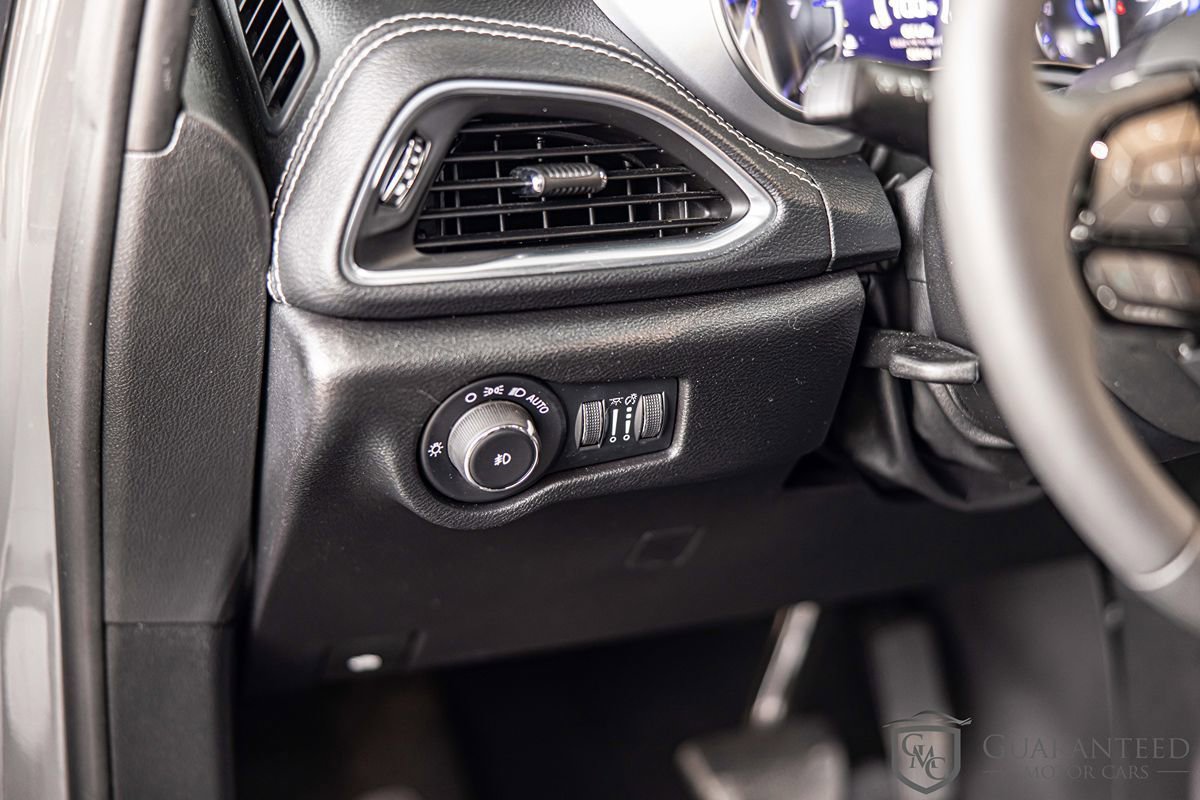 Used 2025 Chrysler Pacifica Limited FWD image 22