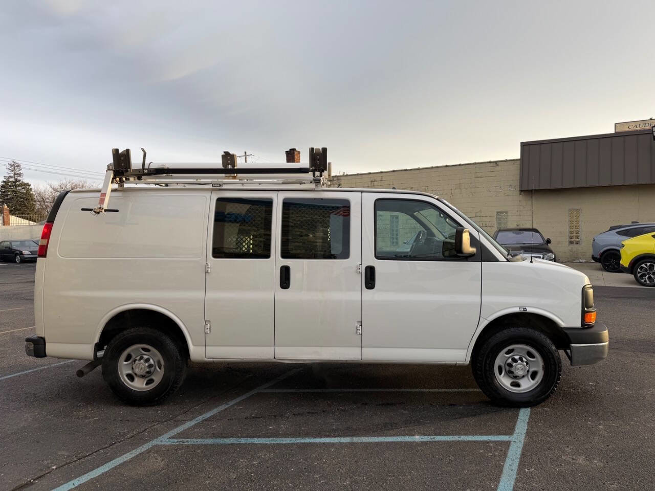 Used 2014 Chevrolet Express 2500 image 7