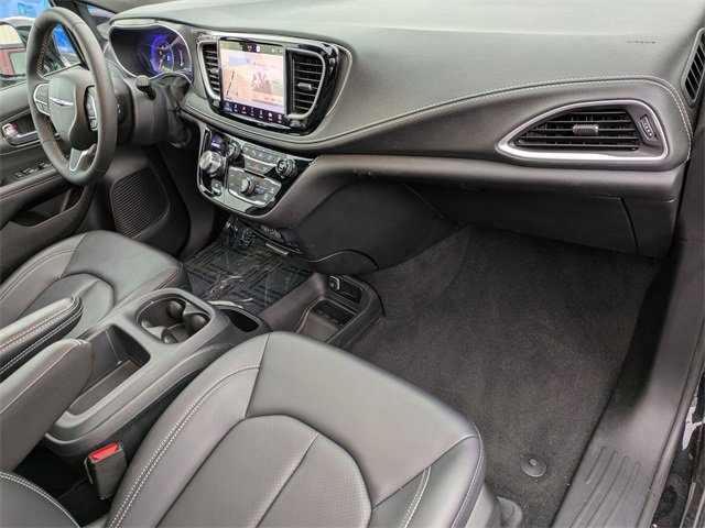 New 2025 Chrysler Pacifica Select w/ Uconnect Theater Family Group image 31