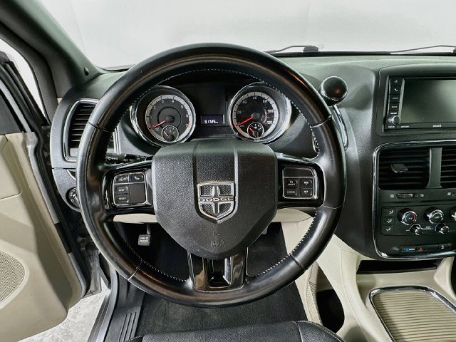 Used 2020 Dodge Grand Caravan SXT FWD image 11