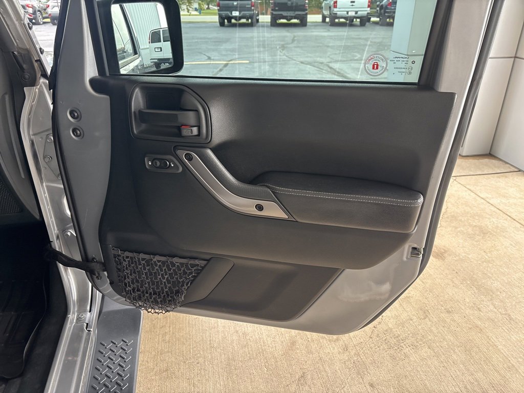 Used 2018 Jeep Wrangler Unlimited Sahara image 23