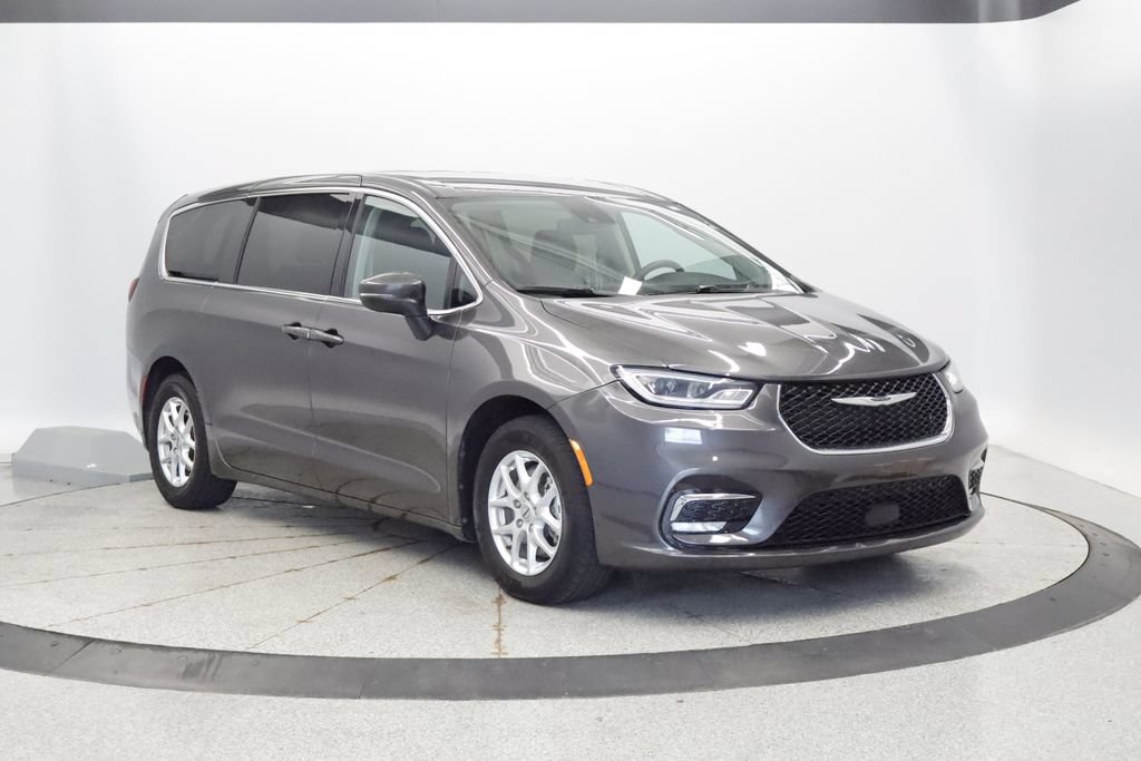 Certified 2023 Chrysler Pacifica Touring-L FWD image 9