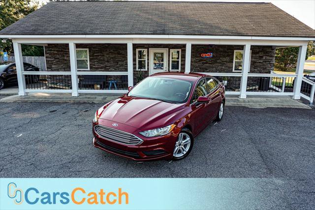 Used 2018 Ford Fusion SE w/ Fusion SE Technology Package FWD image 2