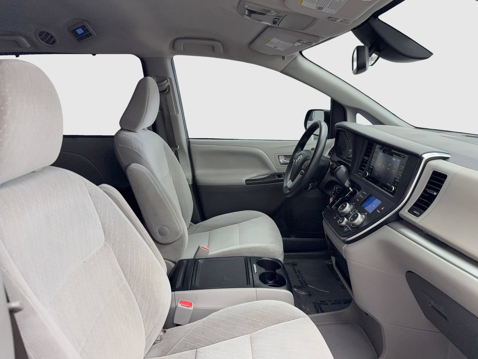 Used 2018 Toyota Sienna LE w/ Carpet Mat Package FWD image 40