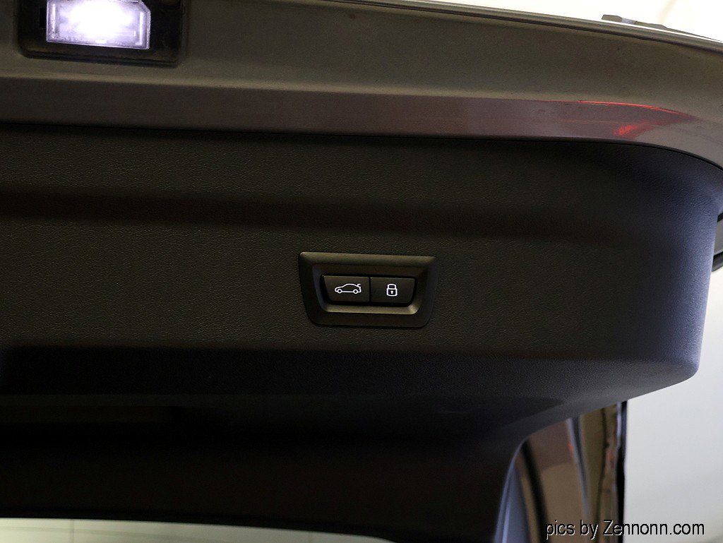 Certified 2025 BMW X2 xDrive28i AWD/4WD image 32