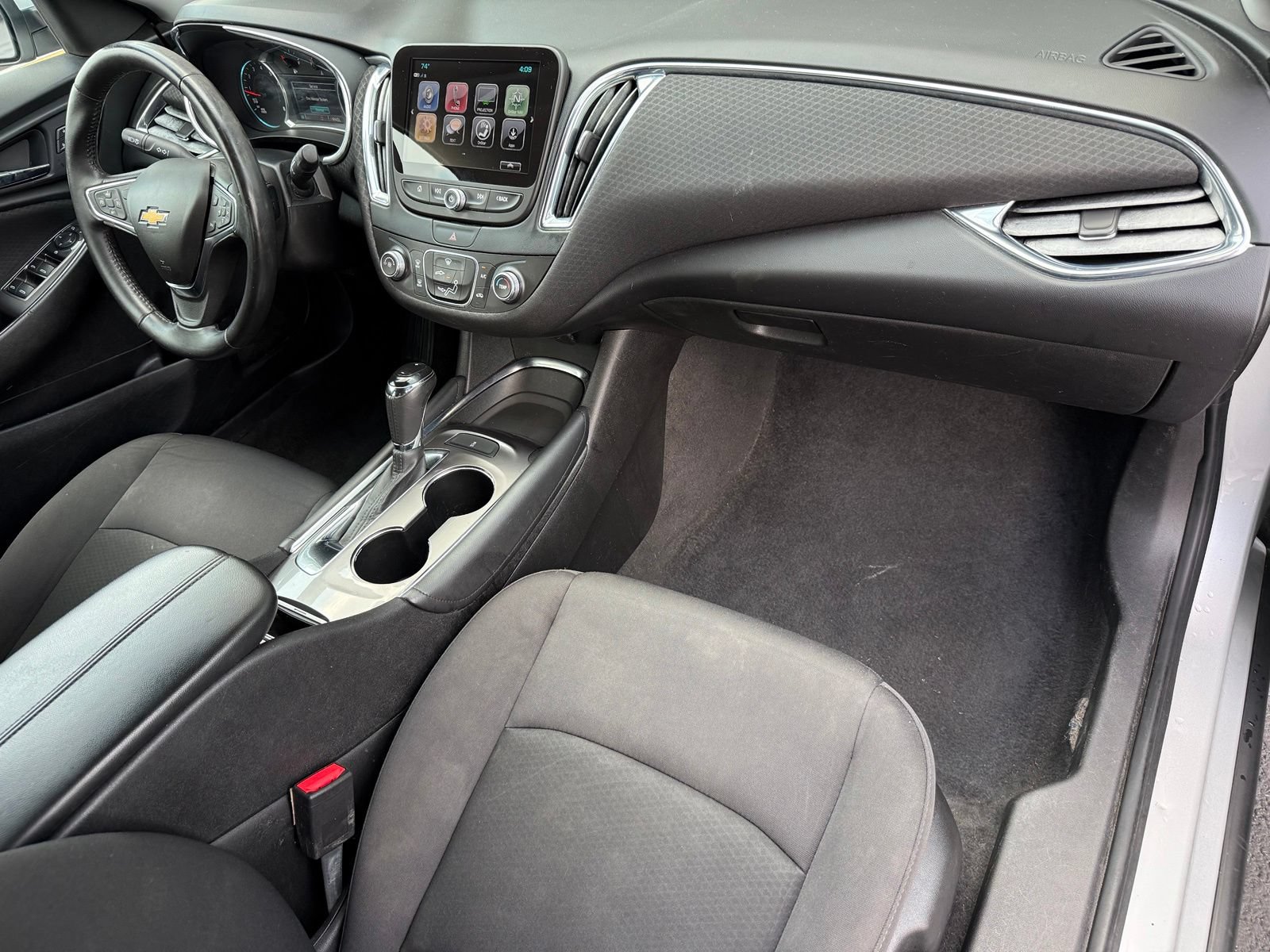 Used 2017 Chevrolet Malibu LT FWD image 16