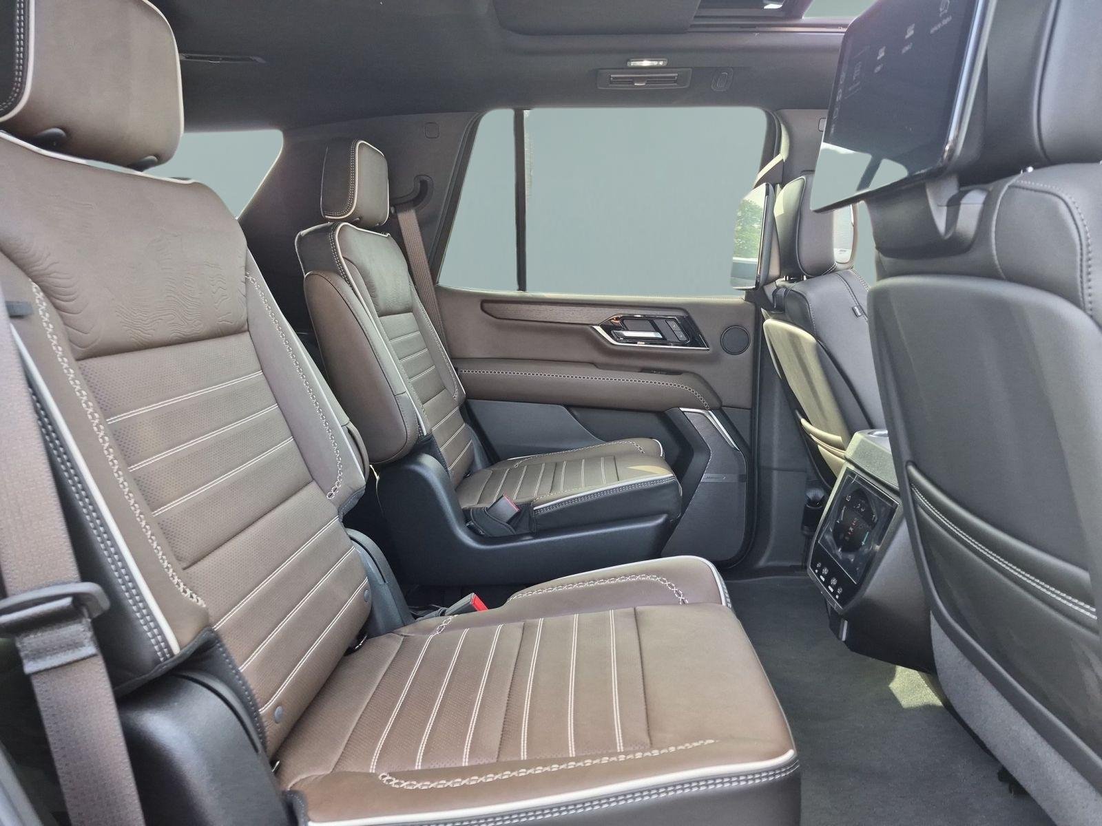 New 2026 GMC Yukon Denali Ultimate w/ LPO, Floor Liner Package AWD/4WD image 27