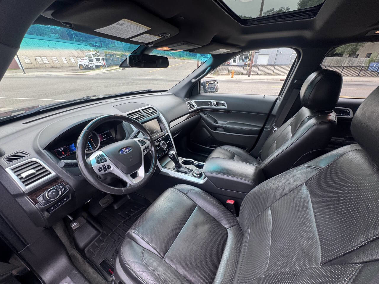 Used 2014 Ford Explorer Limited w/ Equipment Group 302A AWD/4WD image 9