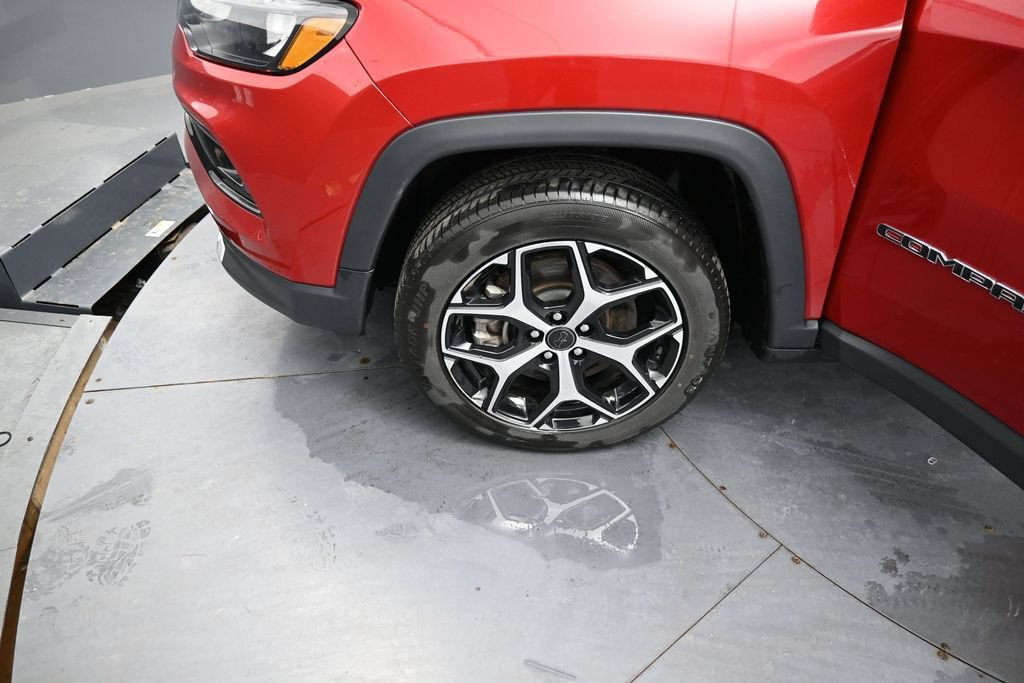 Used 2025 Jeep Compass Limited AWD/4WD image 14