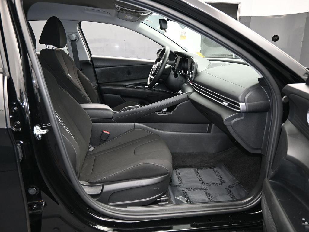 Used 2023 Hyundai Elantra SEL image 43